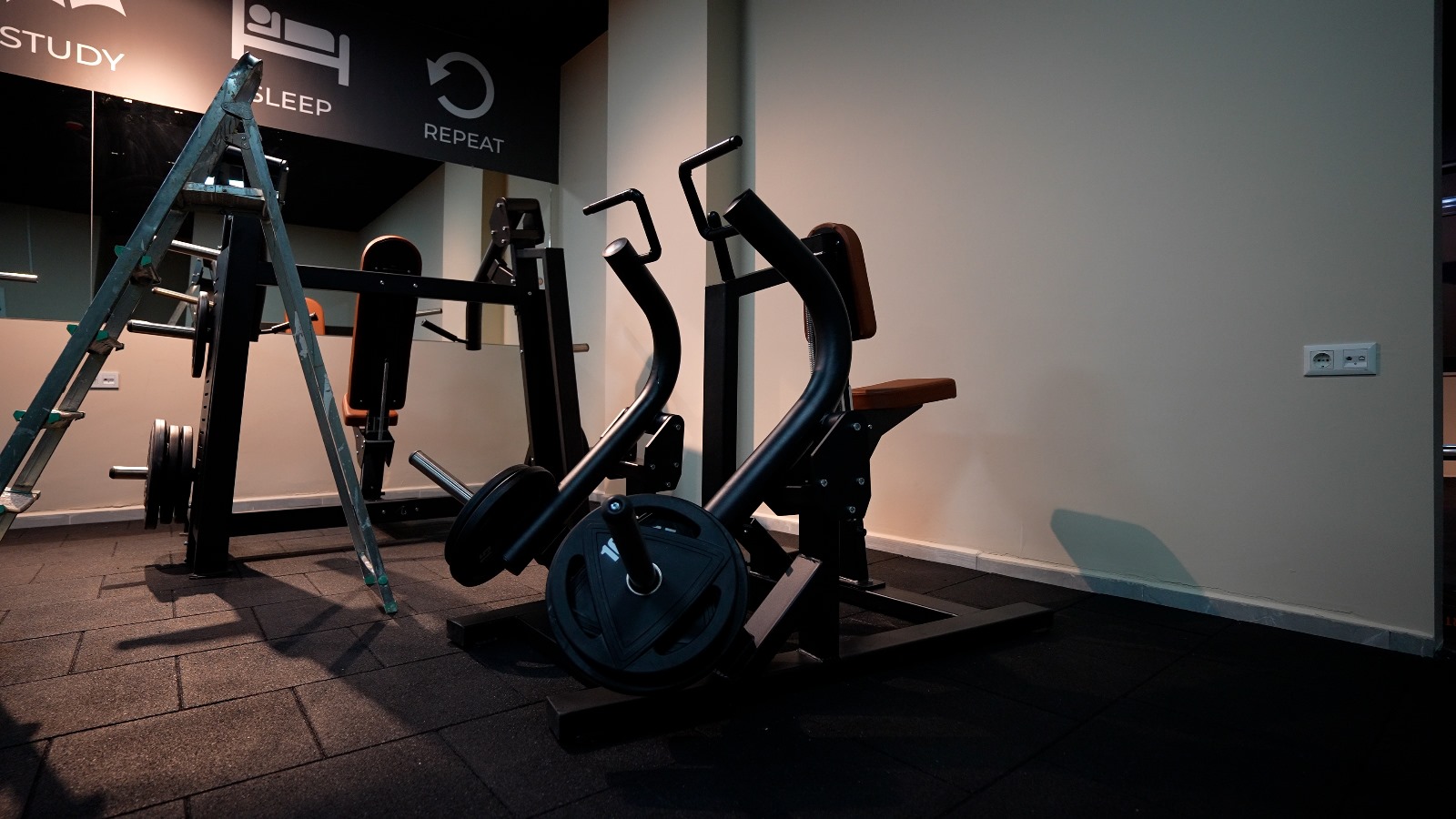 DUST GYM